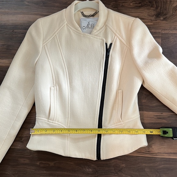 Milly cream cropped crepe jacket coat with very cool sleeve zippers - Picture 14 of 17